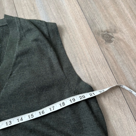 NWOT Jos. A. banks 100% merino wool tailored fit button up sweater vest green - Picture 5 of 5